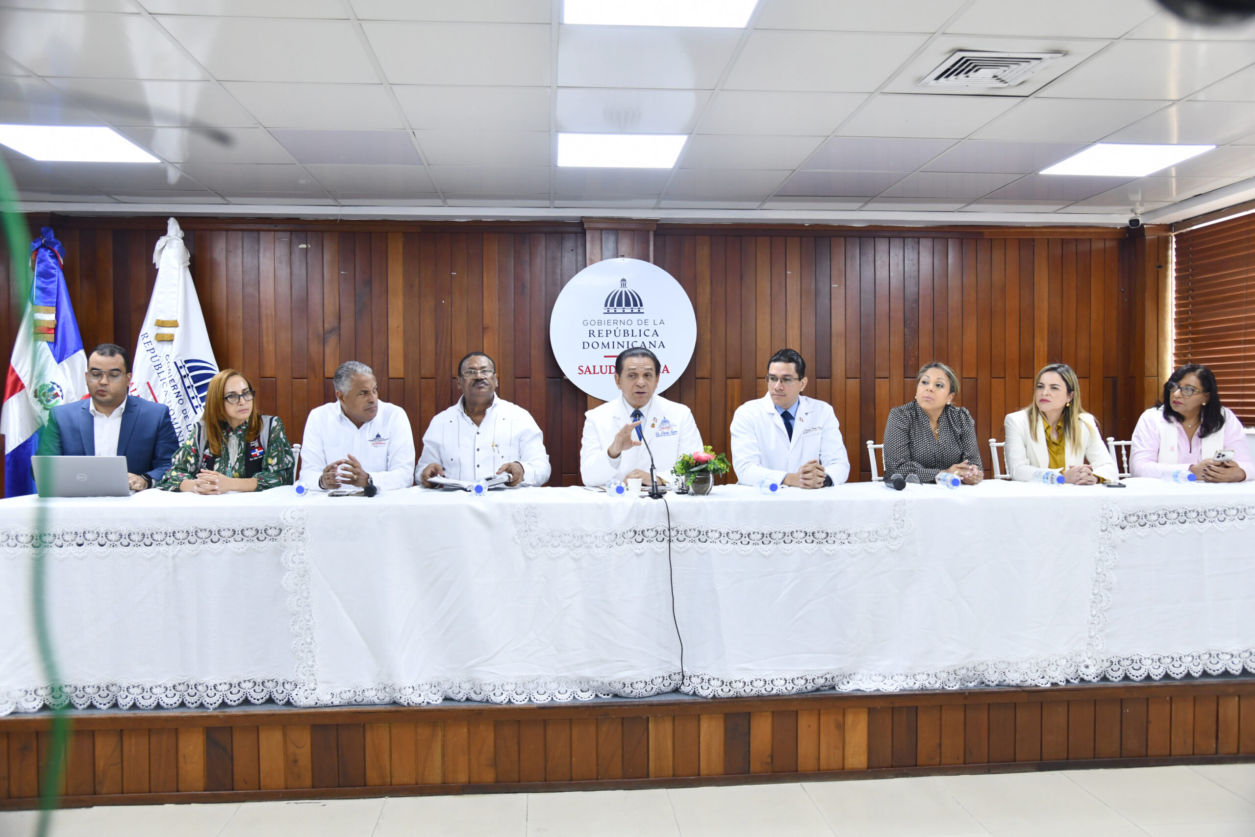 Ministro de Salud Pública asegura transparencia en información de dengue.