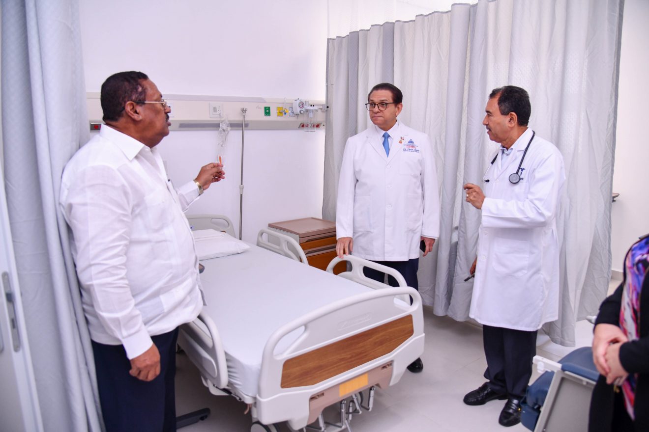 Gobierno entrega 54 camas para hospital, por demanda de población frente a la incertidumbre del dengue