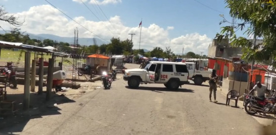 Dispersan grupo de haitianos que querían cerrar paso fronterizo por Dajabón