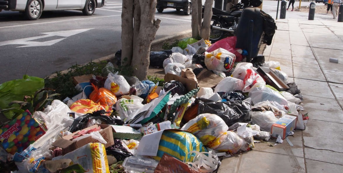 En NYC denuncian más cúmulo de basura en las vías