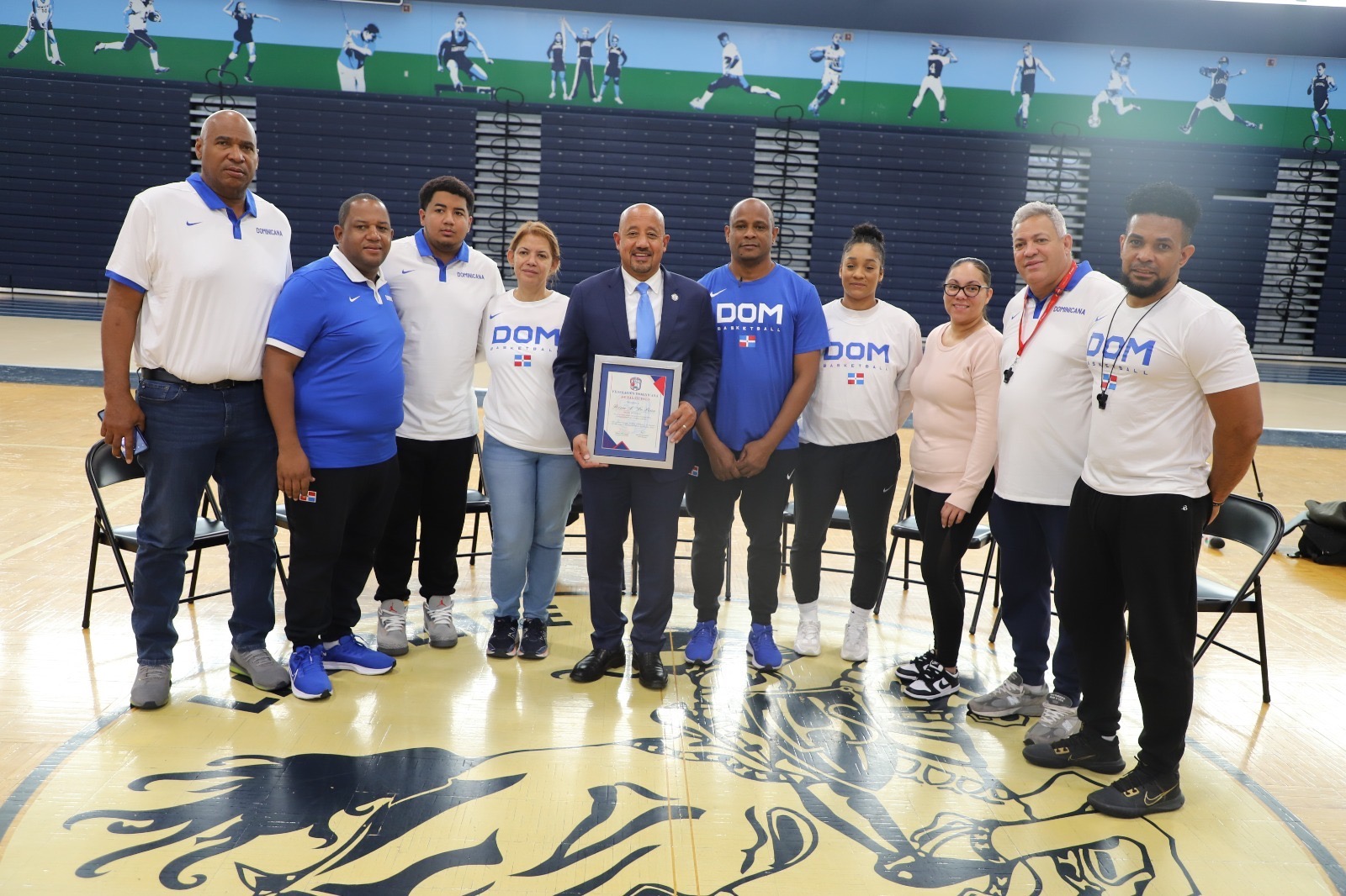 Federación de Baloncesto reconoce al alcalde de Lawrence, Brian A DePeña