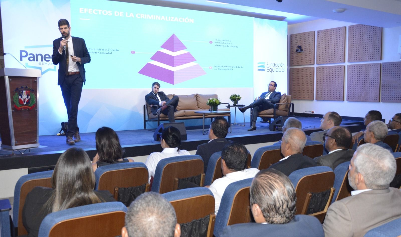 Fundación Equidad presenta libro de abogados argentinos “Criminalización de la política”