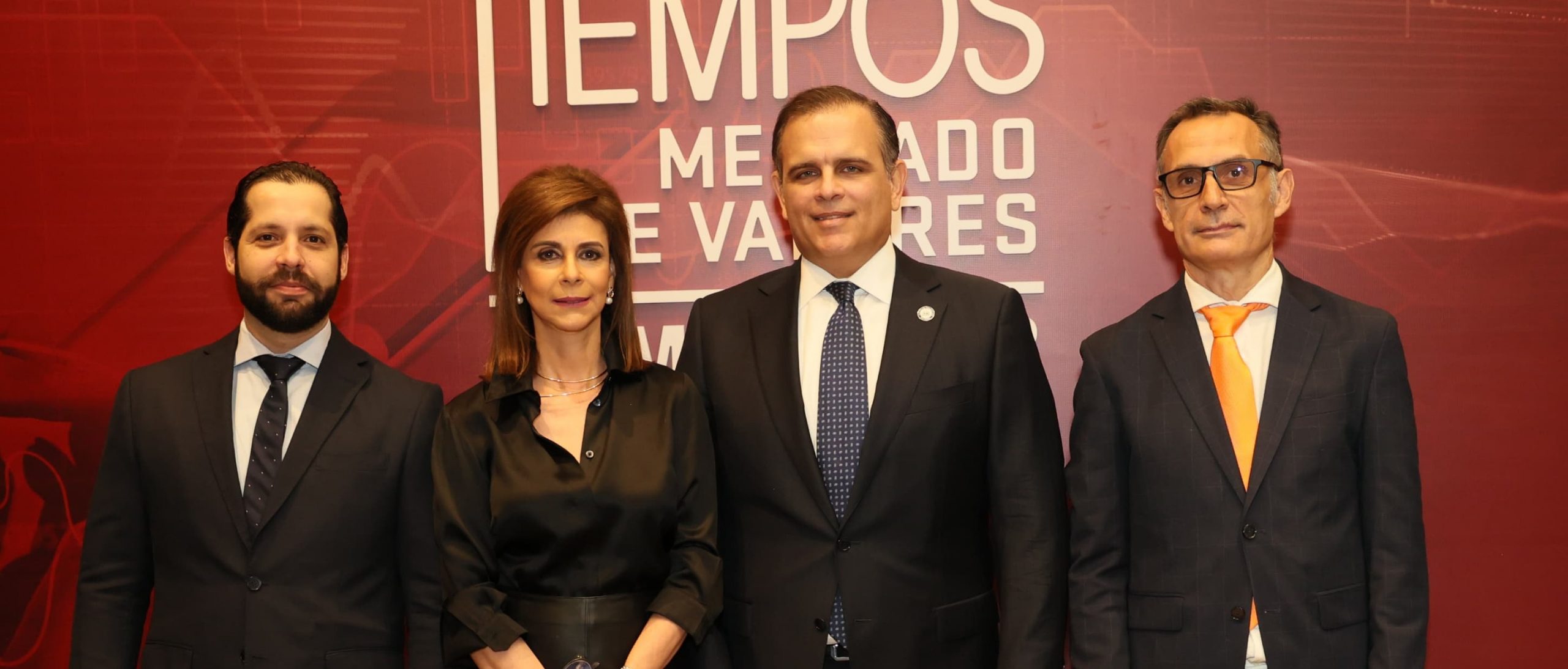 Vicente destaca avance del País  en la ruta de la inversión