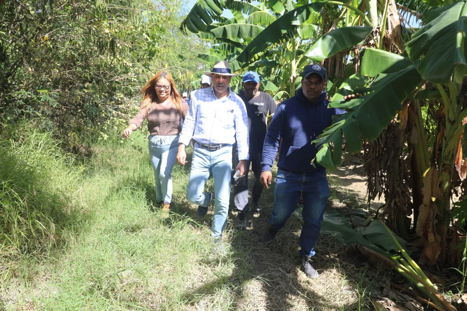 Agricultura revela esta ayudando a productores afectados en San Juan, Azua y Peravia