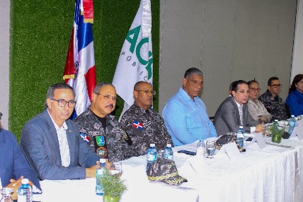 Director general de la Policía se reúne con Asociación de Comercisntes e industriales de Santiado