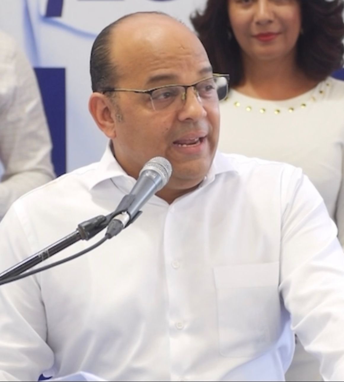 Ludwig Álvarez truena contra el PRM tras anunciar reservas a diputados