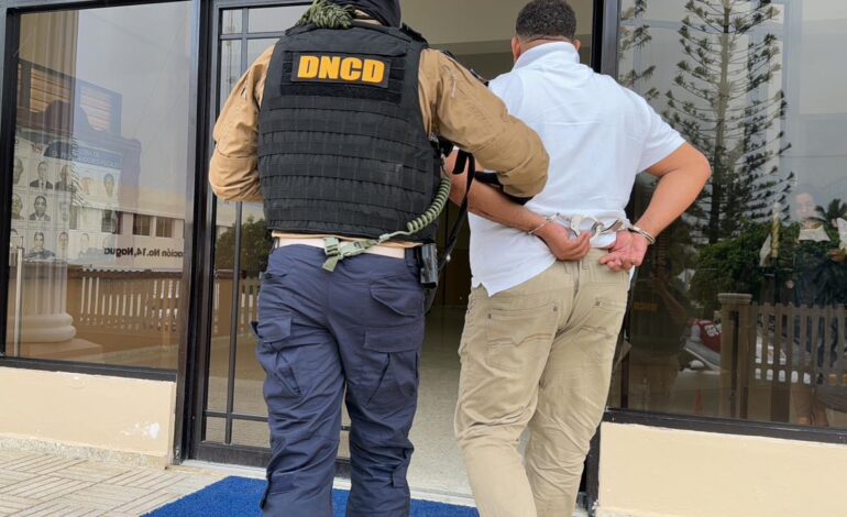 Arrestan en SDE hombre buscado por trafico de drogas  y otros delitos