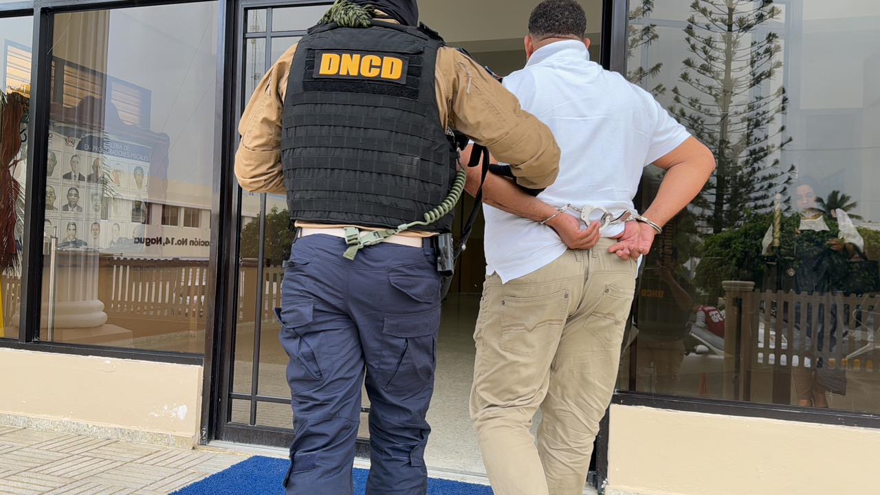 Arrestan en SDE hombre buscado por trafico de drogas  y otros delitos