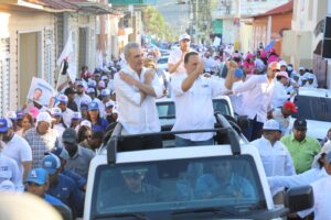 Luis Abinader encabezó multitudinaria caravana con candidatos municipales de Sabana Larga y San José de Ocoa* 1cebc12b 1170 4f0c a9ef 7ca8f1df905f 300x200