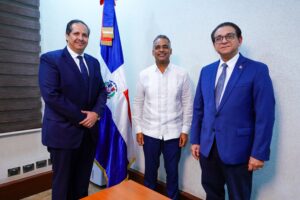 Ministro Santos Echavarría juramenta a Víctor Atallah, como nuevo ministro del Ministerio de Salud* IMG 20240118 WA0061 300x200