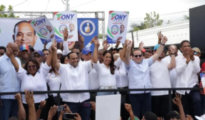 Tony Marte declina y apoya Betty Gerónimo,candidata, alcaldía Santo Domingo Norte IMG 1693 300x176