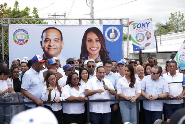 Tony Marte declina y apoya Betty Gerónimo,candidata, alcaldía Santo Domingo Norte