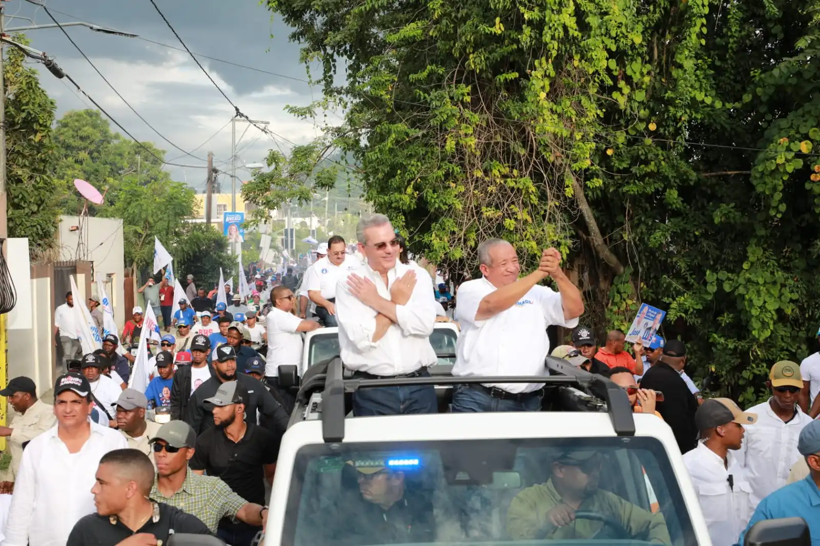 Abinader encabeza caravanas en el Este