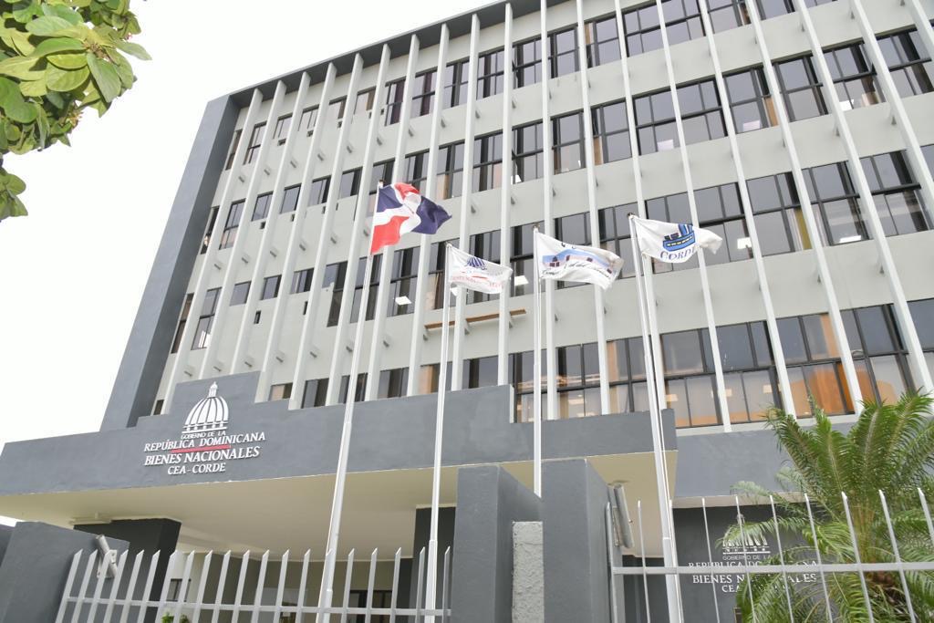 Presidente Luis Abinader acoge recomendación de Comisión Revisora Contratos del CEA y emite decreto 581-23 que dispone creación de un fideicomiso público