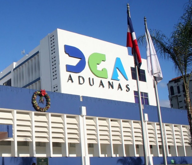 Dominicanos del exterior deben conocer papel de Aduanas al viajar a RD