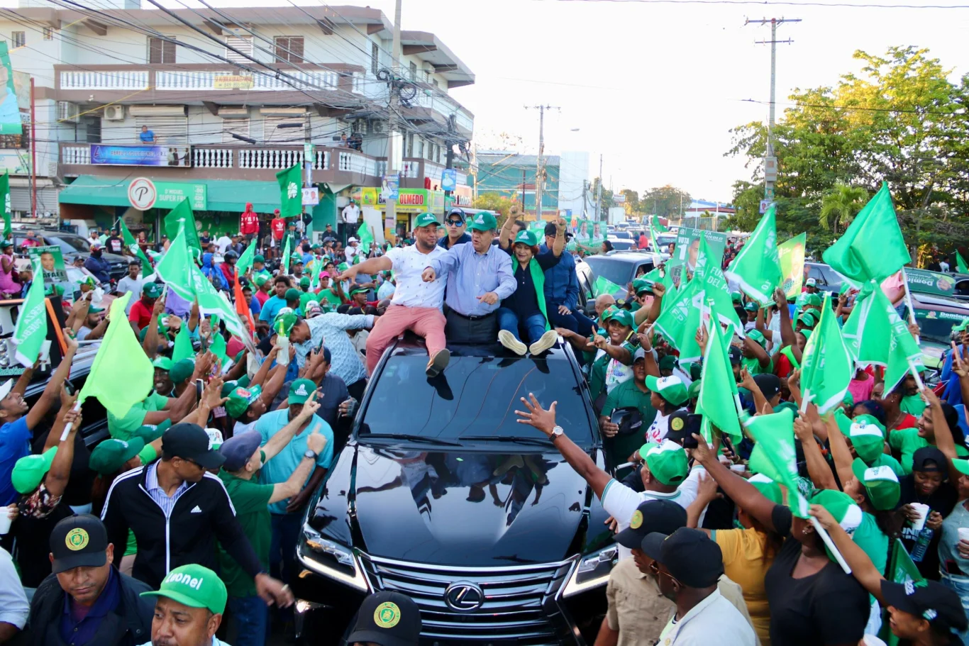 Alcarrizos :con la  presencia de Leonel candidato presidencial por La FP,se fortalecen los aspirantes a cargos municipales