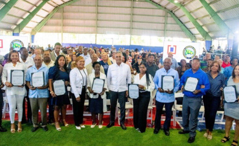 Gobierno entrega 990 títulos de propiedad en el municipio Consuelo, en San Pedro de Macorís