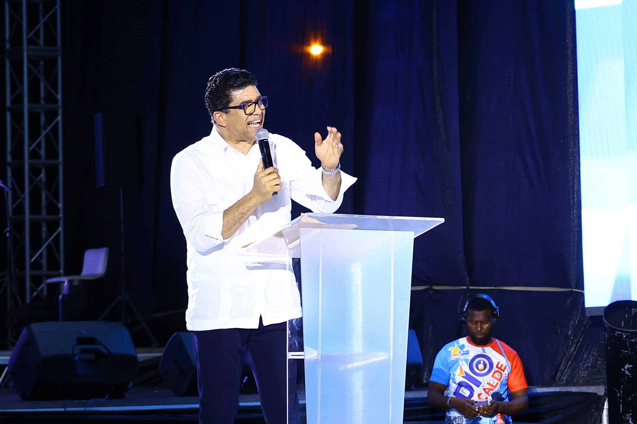 Dío Astacio promete levantar SDE y hacerla una ciudad de paz