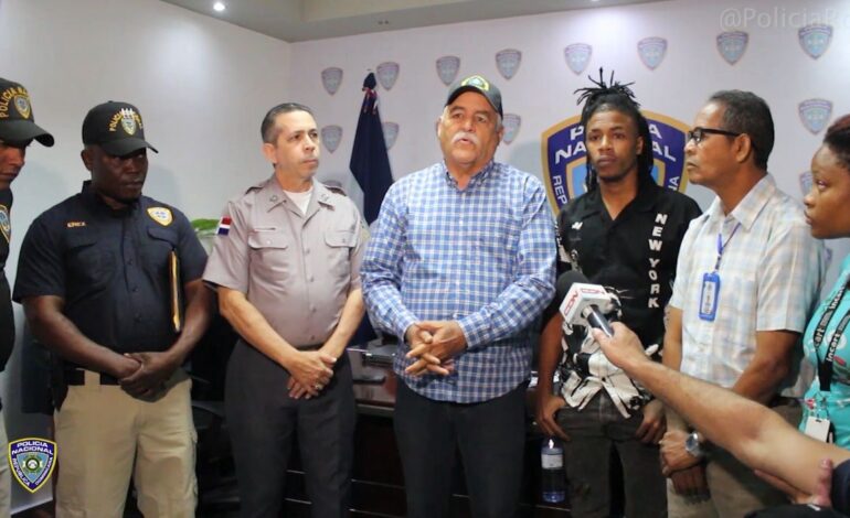 Un presunto delincuente escapó ayer de persecución policial en Guachupita, D.N.