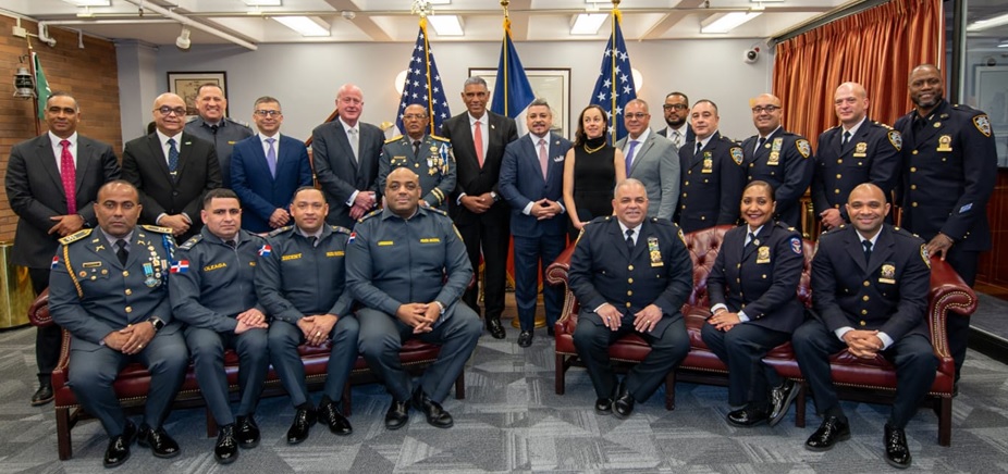 Policía RD y NYC firman acuerdo para combatir crimen en dominicana; Chú Vásquez presente
