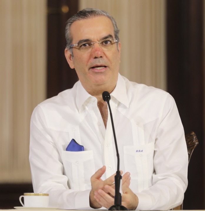 Conversatorio entre Luis Abinader y la Opinión Pública