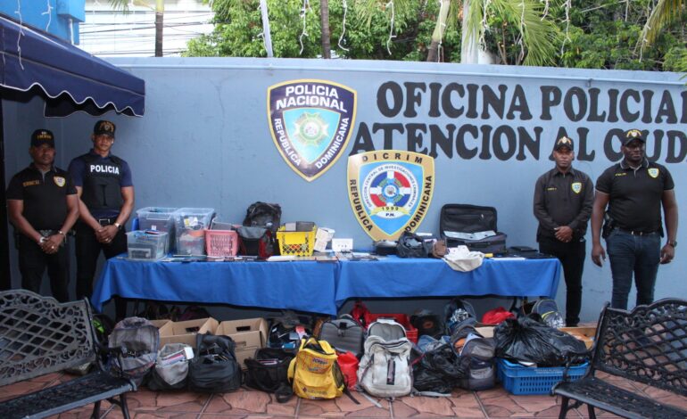Policía interviene zona del sector Villa Francisca, D.N, y ocupa cientos de celulares