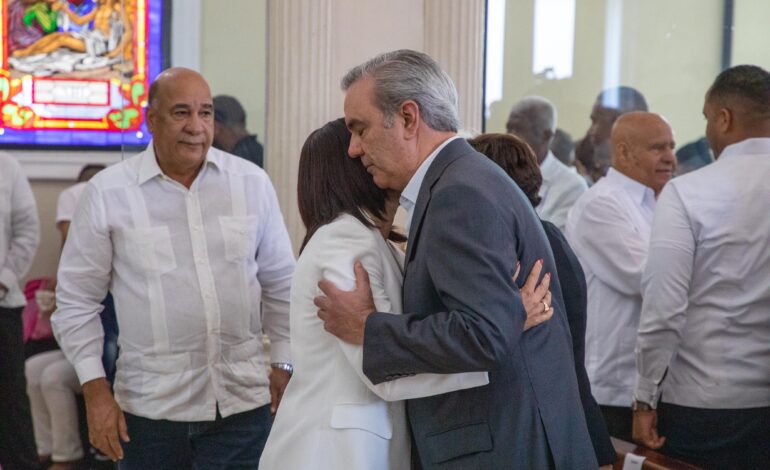 Presidente Abinader  da condolencia a familiares de fallecidos por tragedia en Salcedo