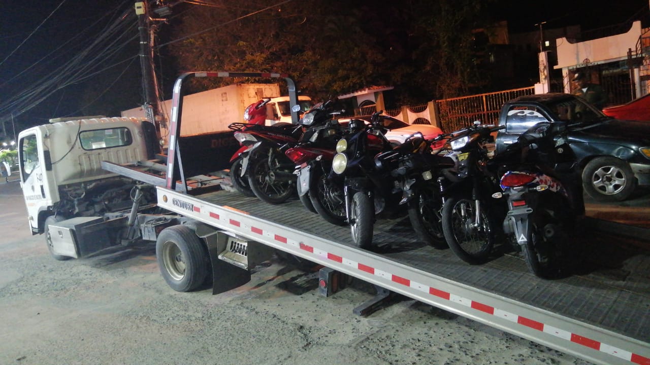 Más de 700 motocicletas retenidas en operativo nocturno por varias faltas a la Ley de tránsito