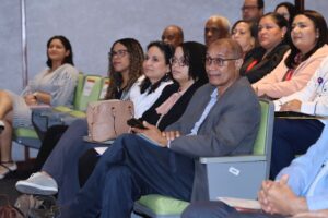 Experto internacional dicta conferencia sobre Protección Social Adaptativa en Latinoamérica Parte de los asistentes a conferencia sobre proteccion social adaptativa 300x200