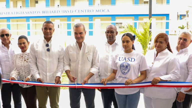 Presidente Abinader inaugura liceo experimental y Centro UASD en Moca