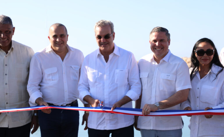 Presidente Abinader inaugura muelles pesqueros de Río San Juan y Cabrera, en María Trinidad Sánchez