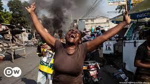 La Perenne violencia en Haití arrodilla el regazo Democrático del Concierto Universal