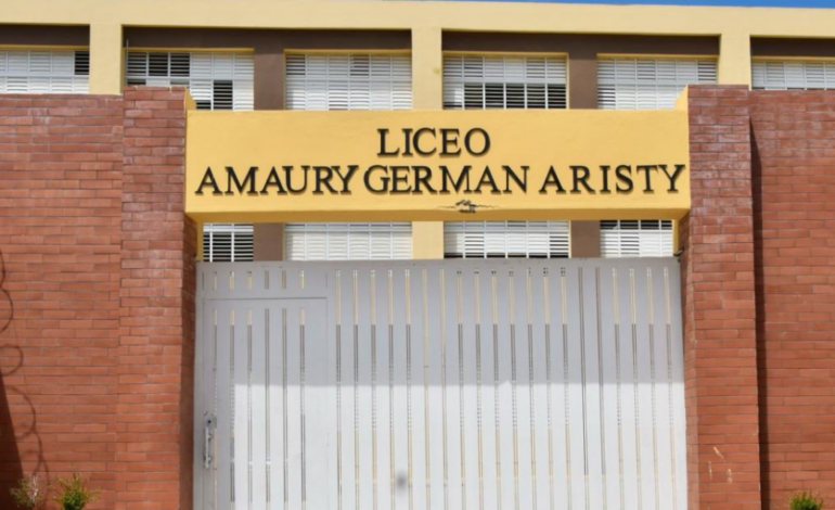 Minerd entrega llaves del Liceo Amaury Germán Aristy