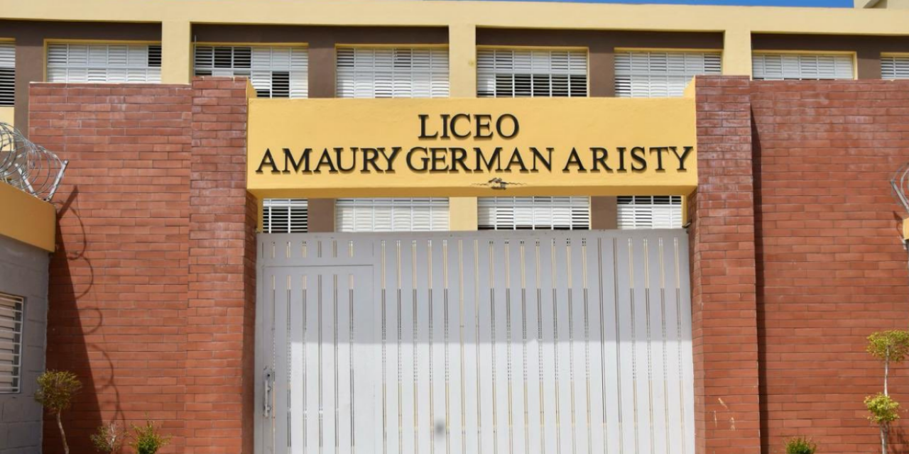 Minerd entrega llaves del Liceo Amaury Germán Aristy