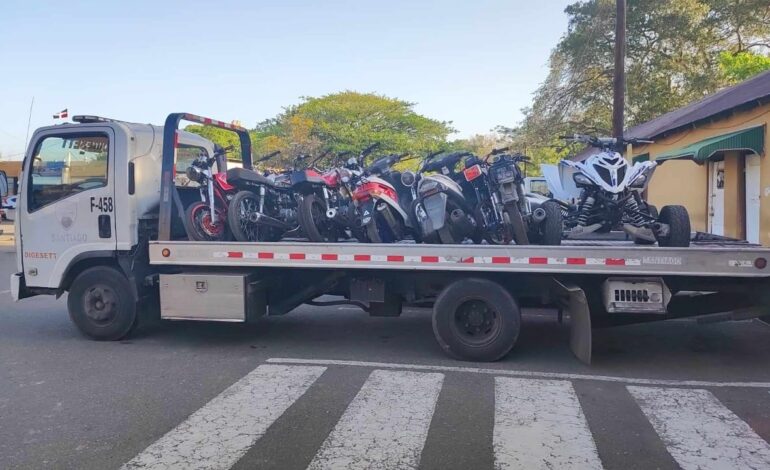 Agentes de la DIGESETT sorprenden en la Región Cibao Central a 12 motociclistas en carreras clandestina