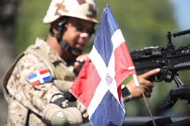 Ejército Dominicano impide que ciudadano camine más allá del muro fronterizo protegiendo su identidad y “este trato de pisotear una orden de seguridad Nacional”