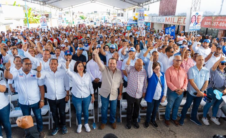 José Paliza juramenta comité de campaña en Hermanas Mirabal