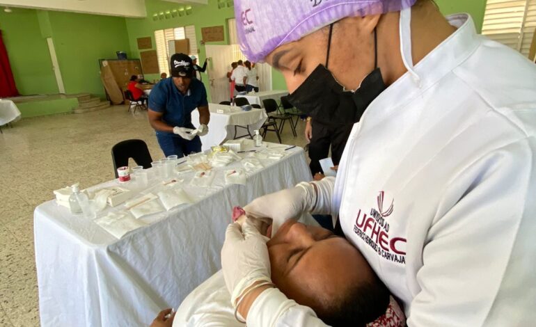 Pedro Jiménez realiza operativo odontológico en el sector La Puya de Arroyo Hondo