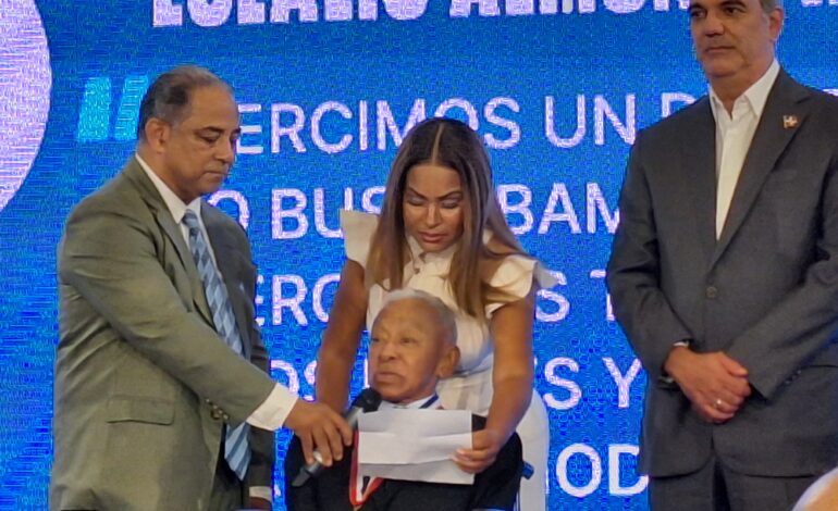 Entregan Premio periodismo Libertad de Prensa a Eulalio Almonte Rubiera