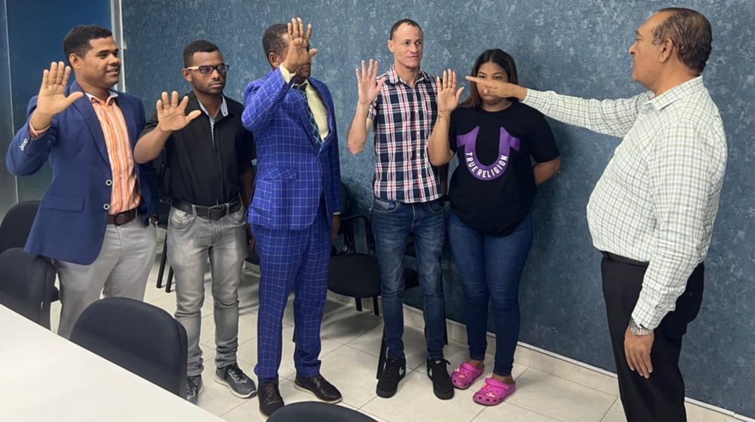 Exdirigente de la Fuerza del Pueblo se juramenta en el Partido Primero la Gente