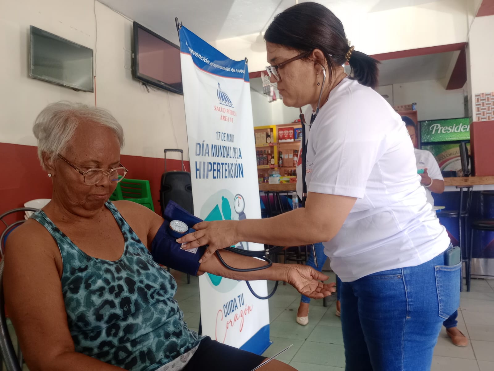 Área VI de Salud realiza operativo de prevención de hipertensión a choferes y pasajeros