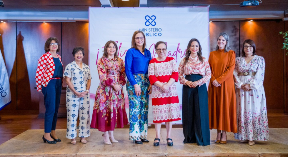 El homenaje a las madres que laboran en la sede del Ministerio Público