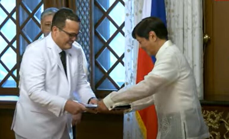 Jaime Francisco Rodríguez presenta cartas credenciales como embajador recurrente en Filipinas