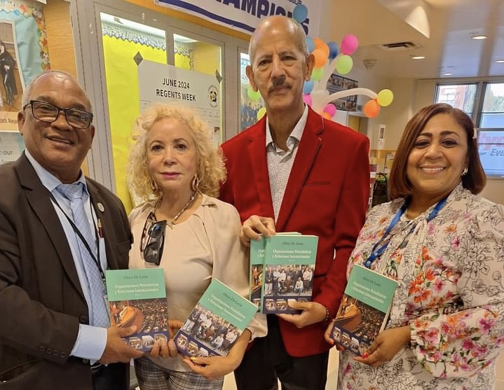 Evento de la puesta en circulación de libro sobre periodismo