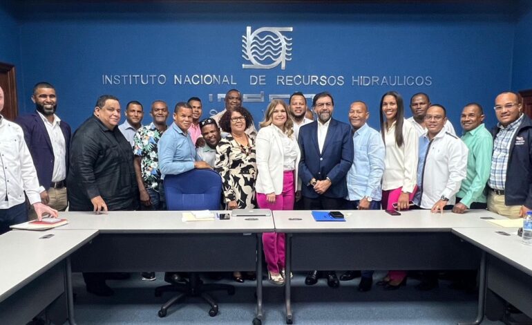 INDRHI recibe autoridades municipales de Azua; pasan balance de obras hidráulicas en la demarcación*