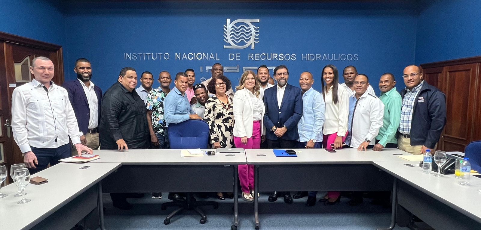 INDRHI recibe autoridades municipales de Azua; pasan balance de obras hidráulicas en la demarcación*