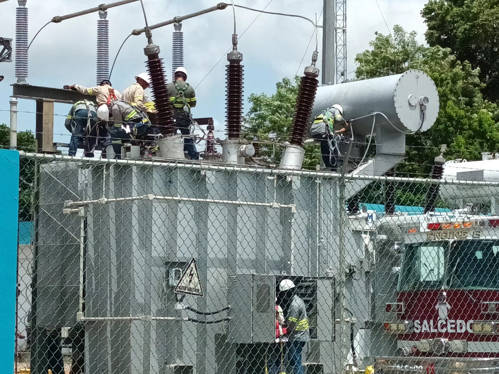 Andrés Cueto debe tener más cuidado con el personal que labora en la subestación de Salcedo