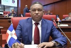 Exsenador denuncia apagones son excusas para pasar Punta Catalina al sector privado