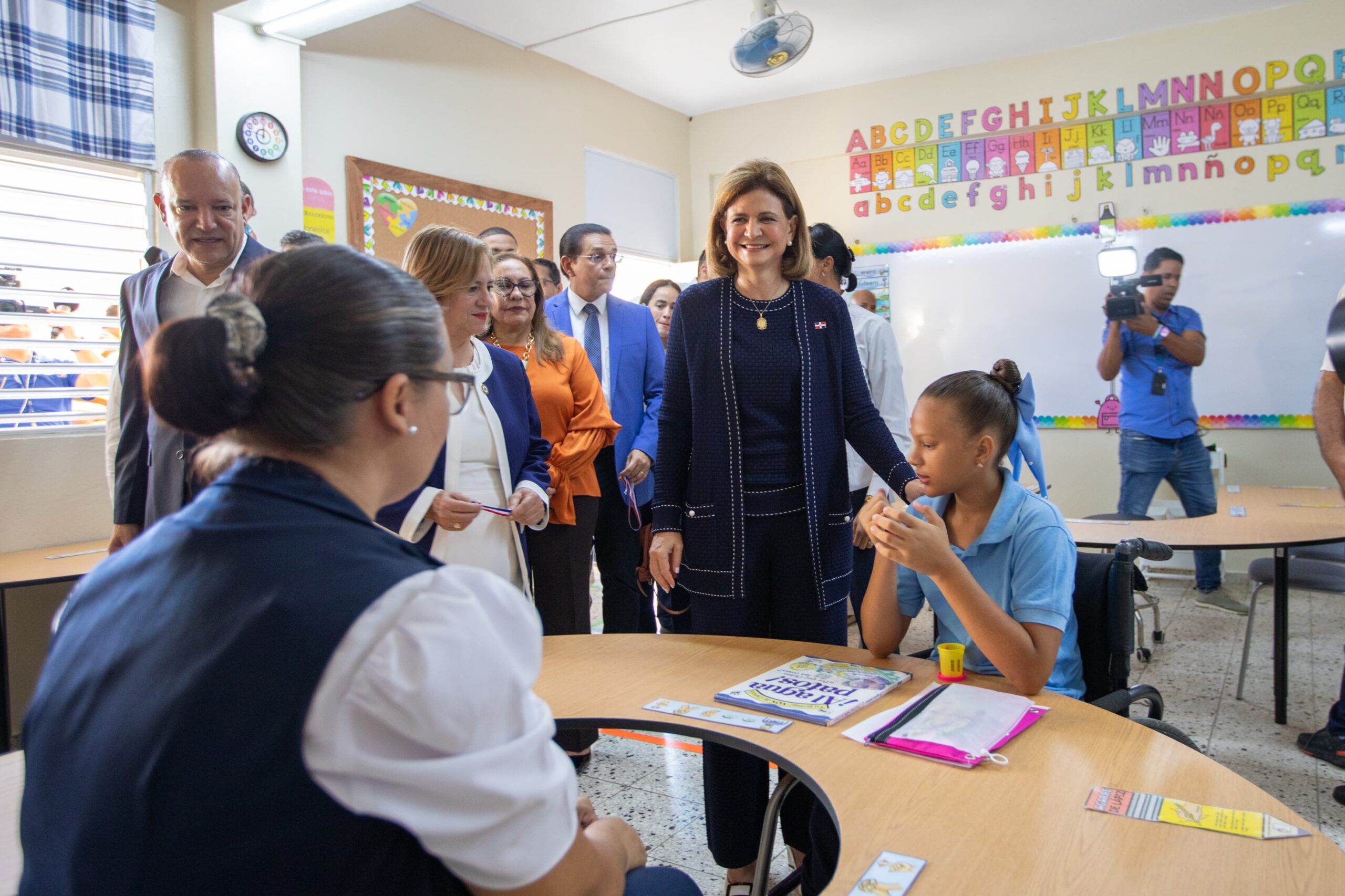 Vicepresidenta  da inicio año escolar en Santiago