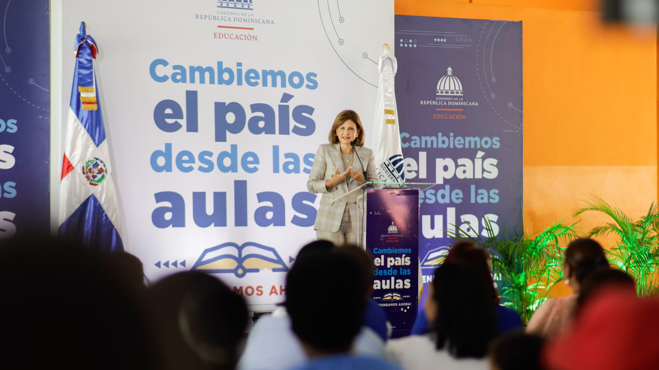 Vicepresidenta Raquel Peña inaugura obras en Santo Domingo